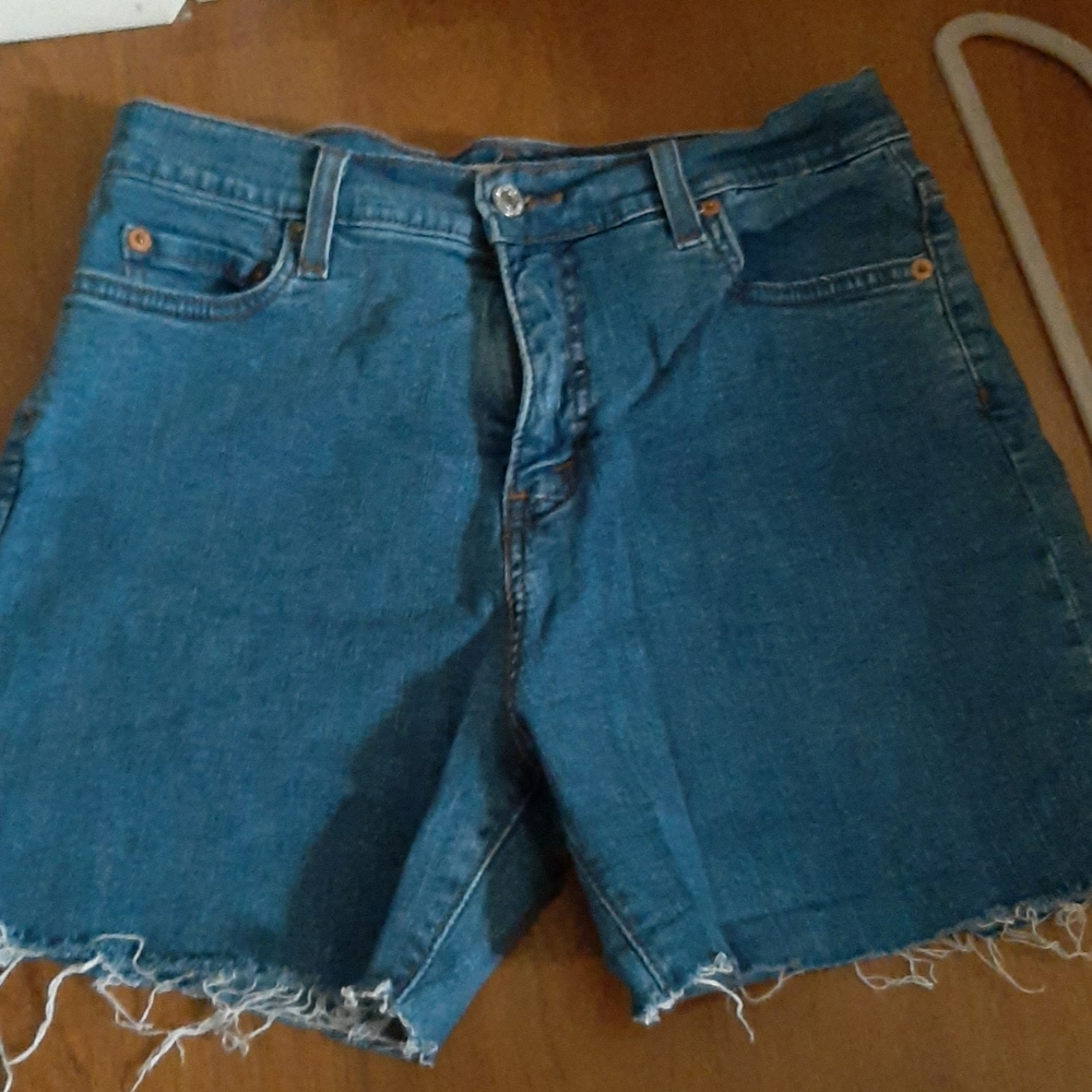Levi cut off shorts